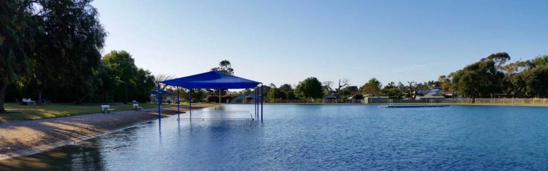 Lakeside deals caravan park