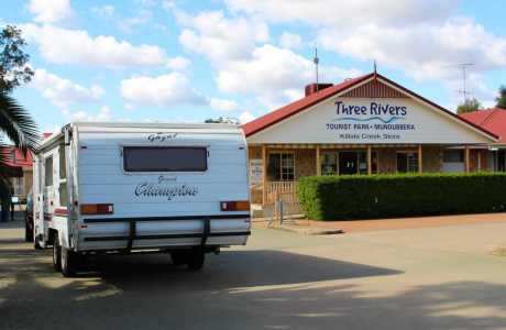 Kui Parks, Mundubbera, Three Rivers Tourist Park, Office & Van