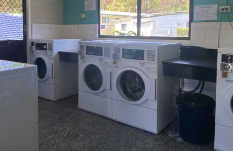 Kui Parks, Twin Dolphins Holiday, Laundry