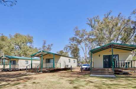 Kui Parks, Apex Riverbeach Holiday Park, Cabins 