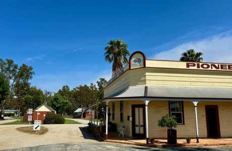 Kui Parks, Pioneer Tourist Park, Deniliquin, Reception