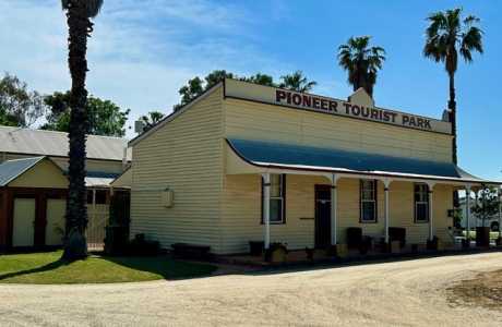 Kui Parks, Pioneer Tourist Park, Deniliquin, Reception