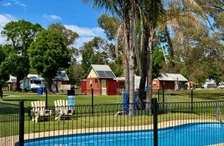 Kui Parks, Pioneer Tourist Park, Deniliquin, Pool