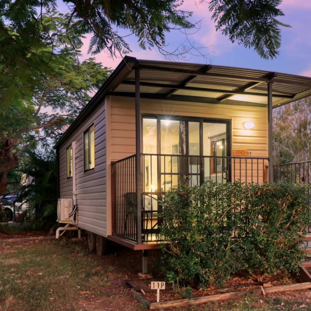 mount larcom tourist park kui parks cabin balcony