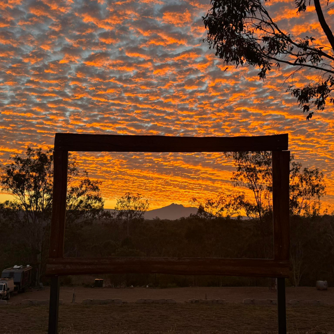 mount larcom tourist park kui parks sunset