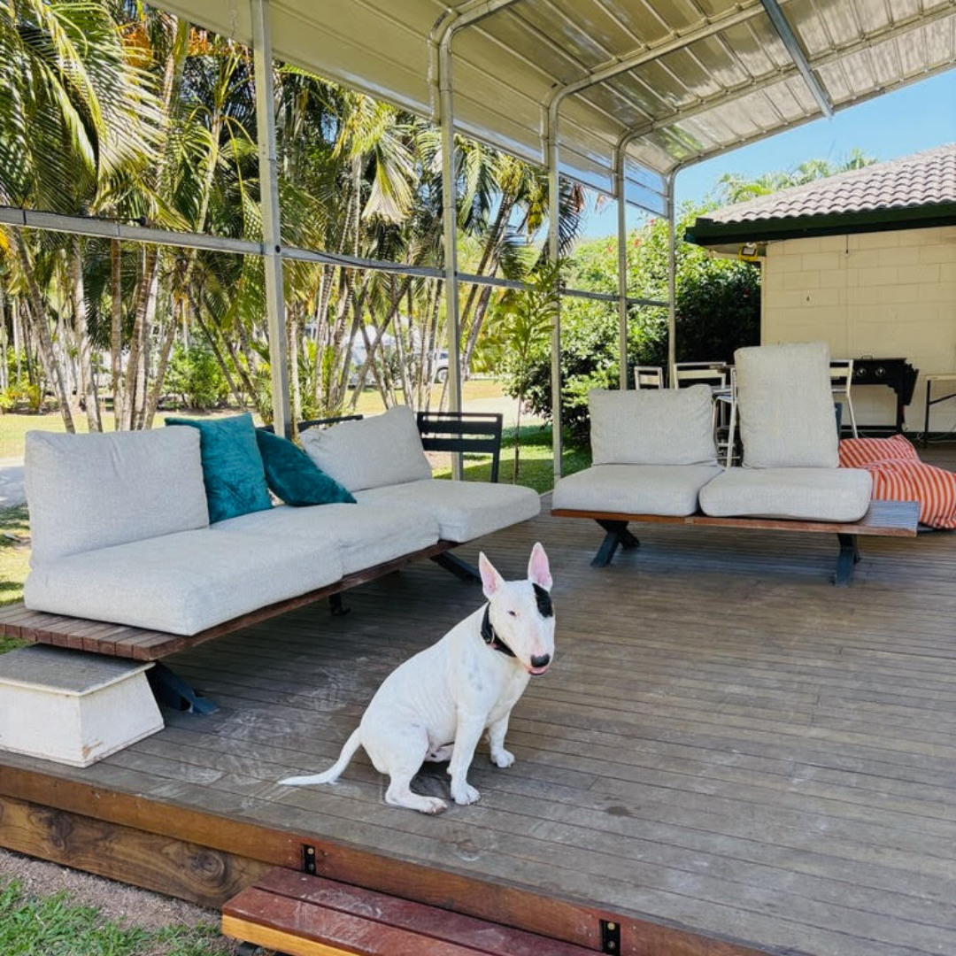 Crystal creek caravan park kui parks outdoor lounge area