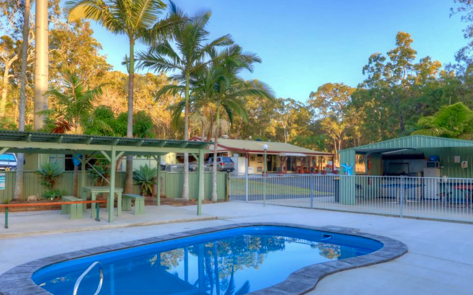 maaroom caravan park kui parks pool