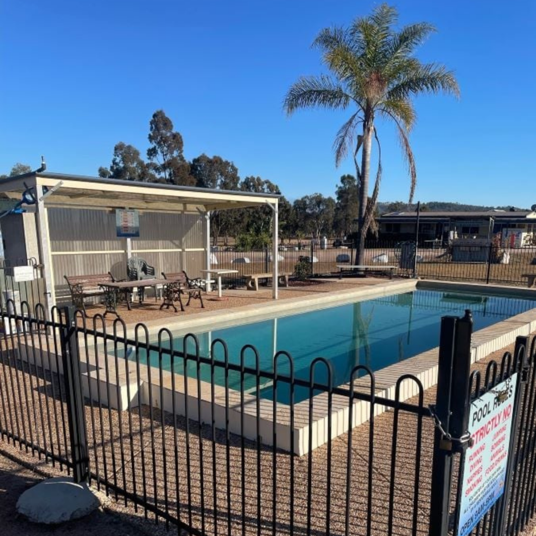 Southern Downs Lake Leslie Tourist Park Kui Parks Swimming Pool