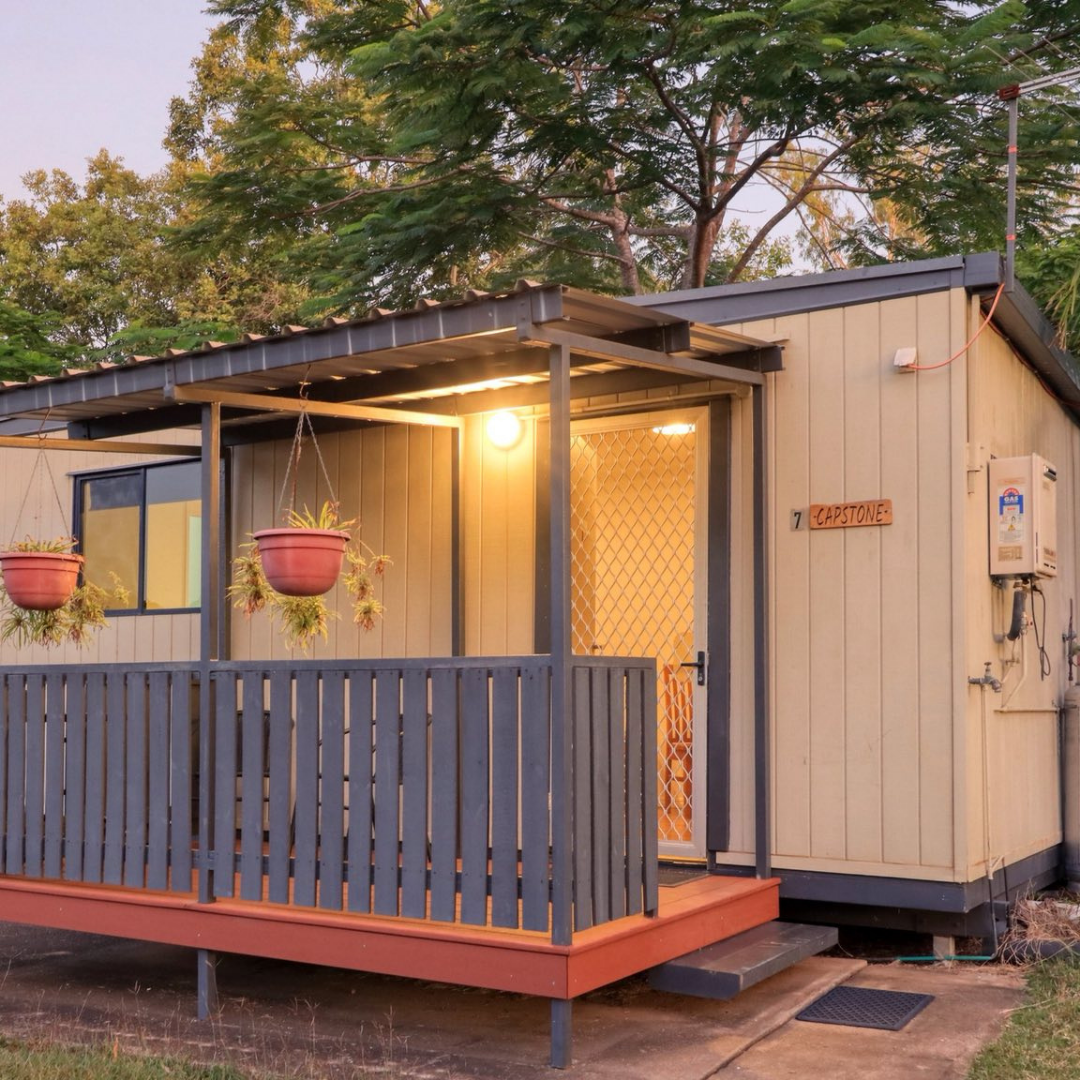 mount larcom tourist park kui parks cabin
