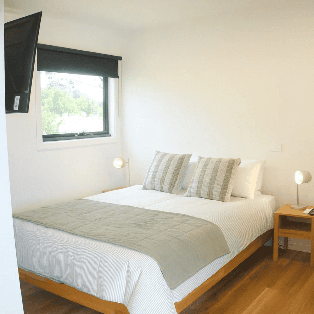 Lake Colac Holiday Park cabin