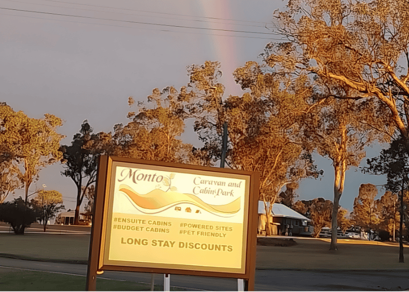 monto caravan and cabin park front sign