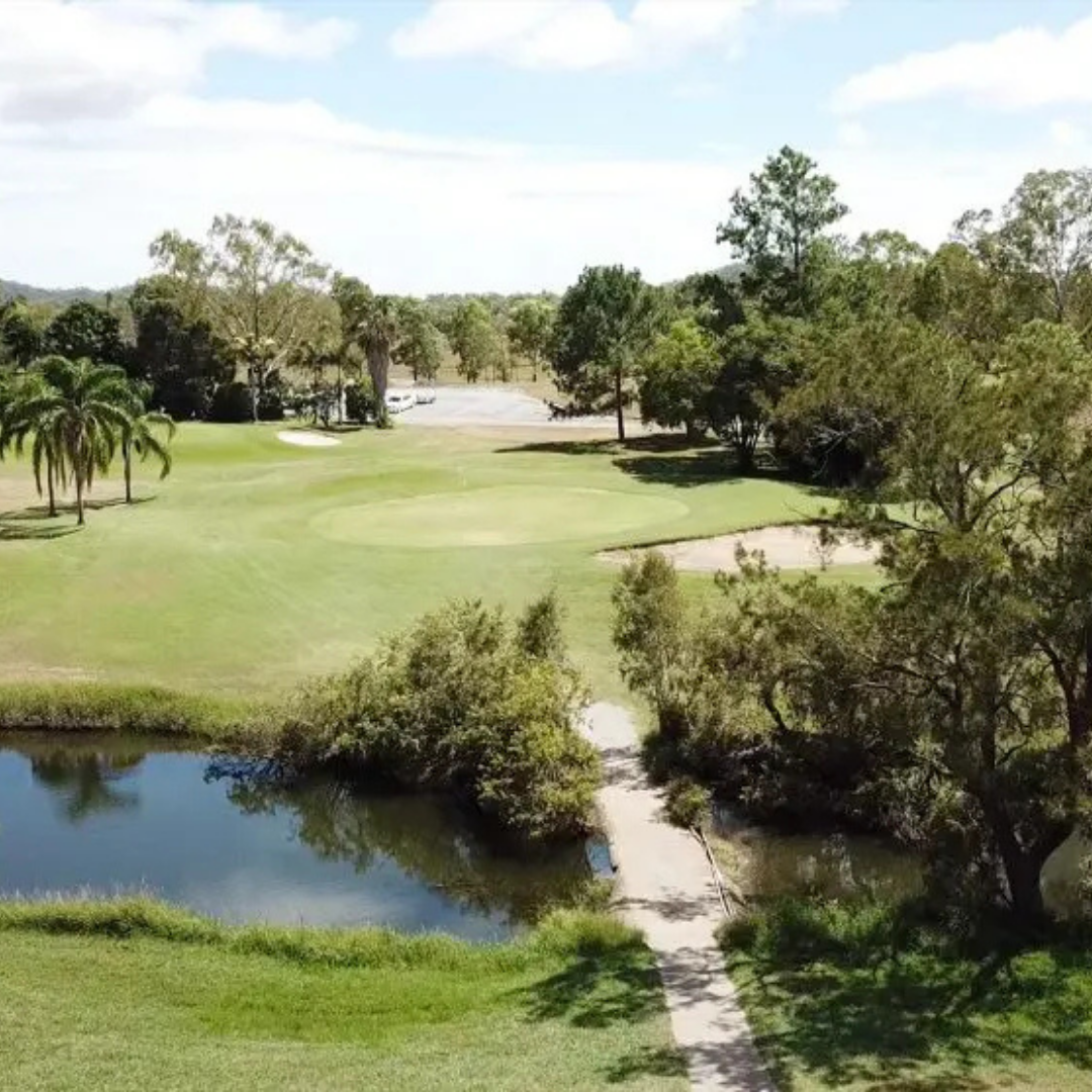 mount larcom tourist park kui parks lake and view