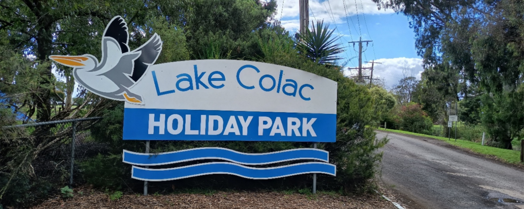 lake colac holiday park front sign
