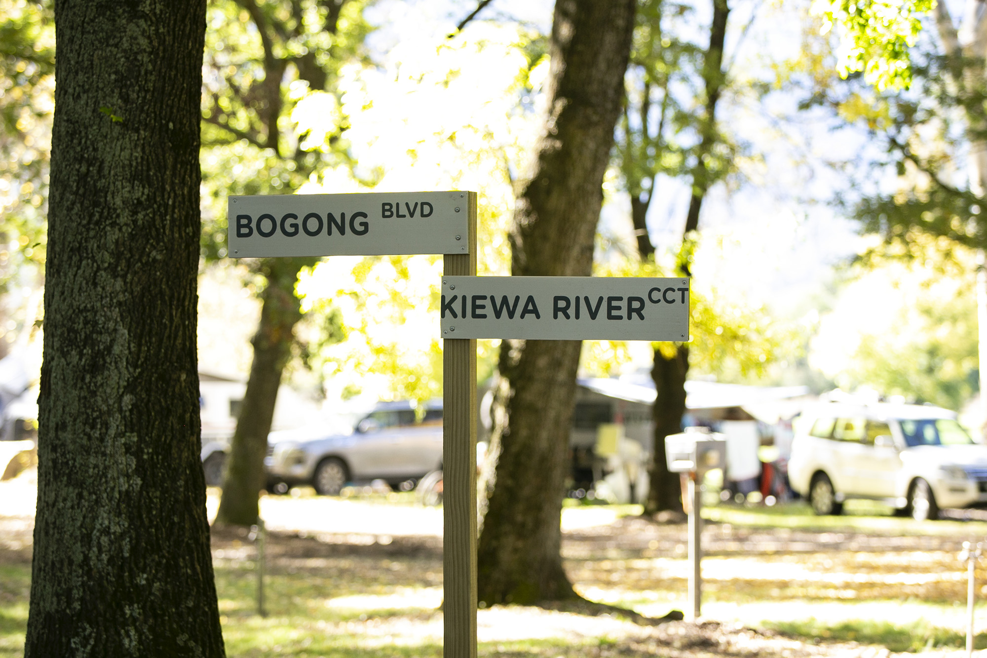 tawonga tourist park street signs for the tracks in the park reading bogong blvd and kiewa river cct