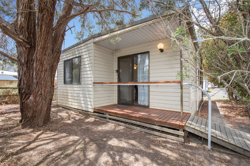 country road caravan park kui parks trendsetter cabin outside